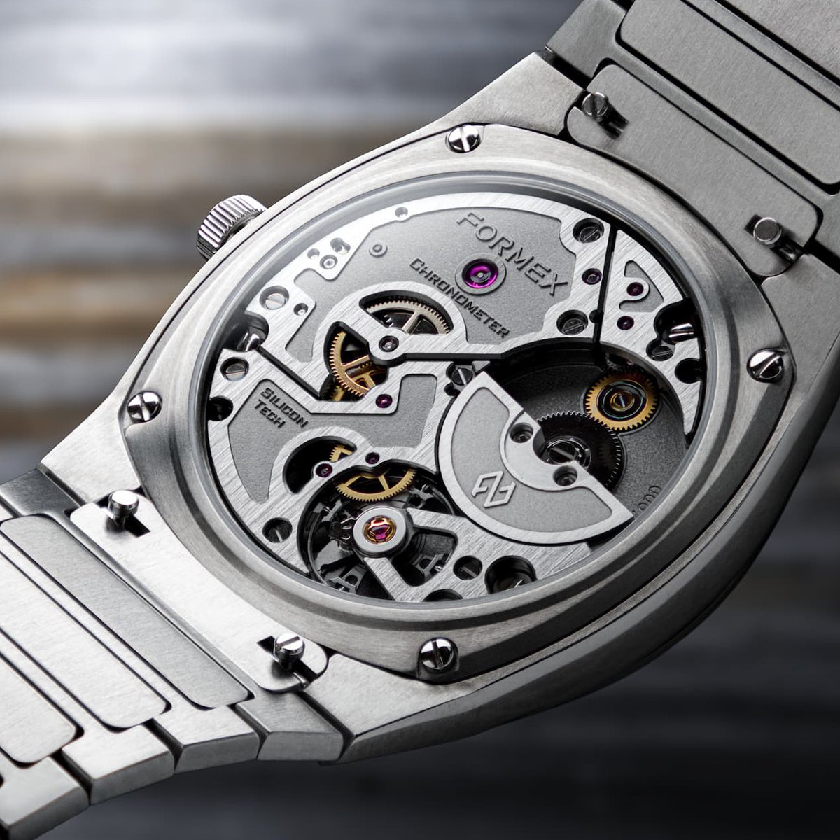 Gehäuseboden mit Uhrwerk der Formex Aria Manufacture-Chronometer