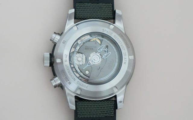 Das neue Werk 17 TR des Fortis Novonaut N-42 Halo.