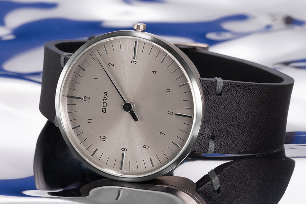 Die Uno Edition-40 von Botta Design in Titangrau