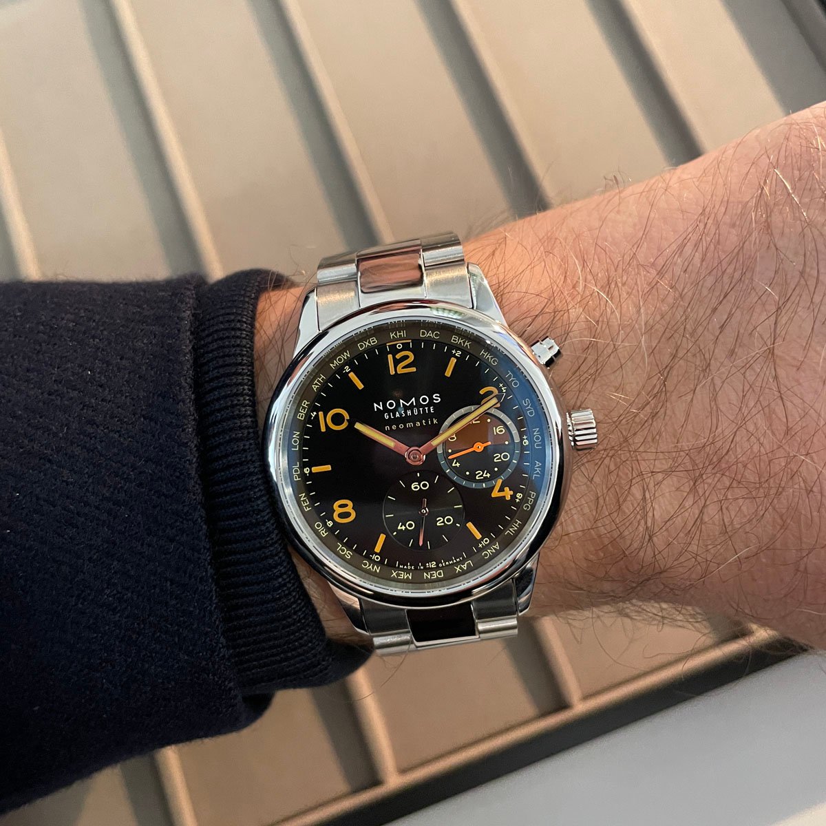 Nomos Glashütte: Club Sport neomatik Weltzeit Night Navigation Grid Wristshot