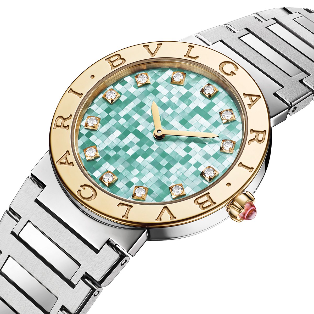 Bulgari Bulgari Roman Summer, zwei 33-mm-Uhren mit handgefertigten Perlmutt-Marqueterie-Zifferblättern in leuchtendem Grün und zartem Rosa 