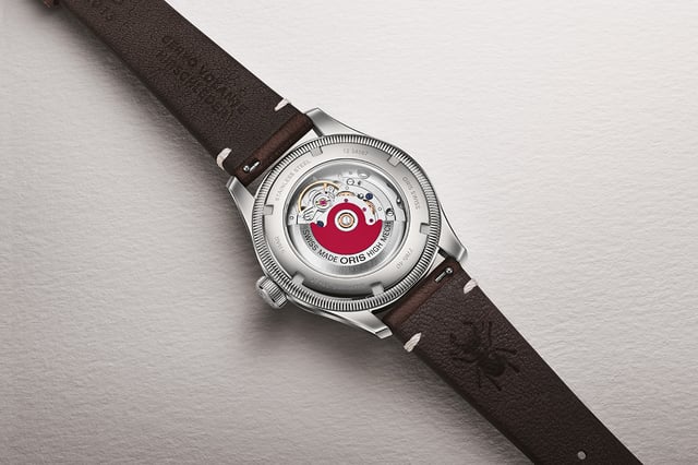 Oris x Cervo Volante Burgunder: Gehäuse und Werk