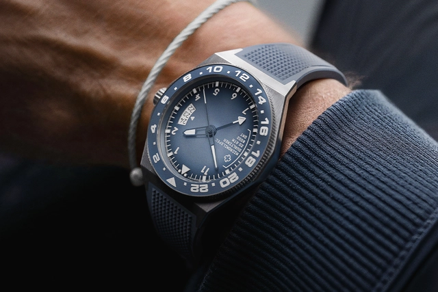 Micromilspec – Dualtimer, Toolwatch aus Edelstahl mit Automatikkaliber und Kautschukband