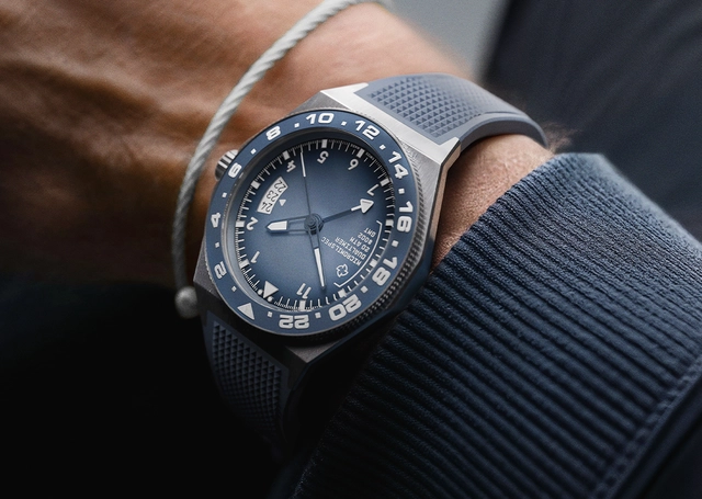 Micromilspec – Dualtimer, Toolwatch aus Edelstahl mit Automatikkaliber und Kautschukband