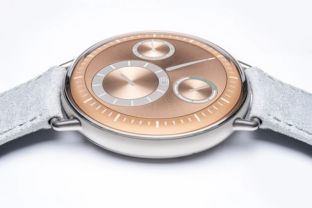 Ressence Type 1° Rose-Gold, Uhr von der Seite.jpg