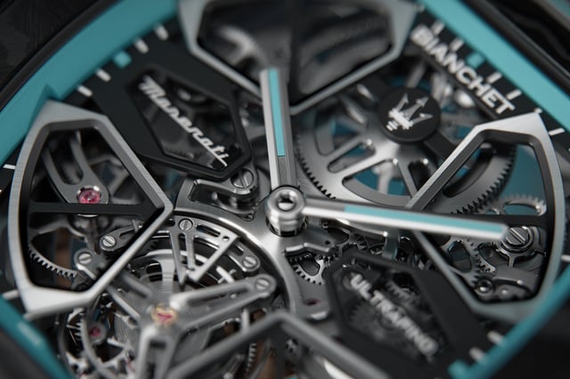 Detailansicht des Zifferblattes der Bianchet UltraFino Maserati