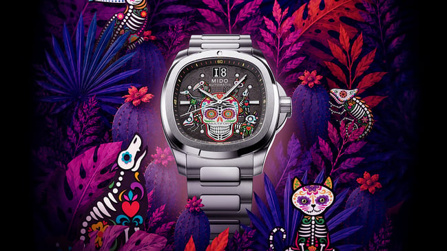 Mido Multifort TV Big Date Día de los Muertos Alebrijes Special Edition: Uhr vor buntem Hintergrund