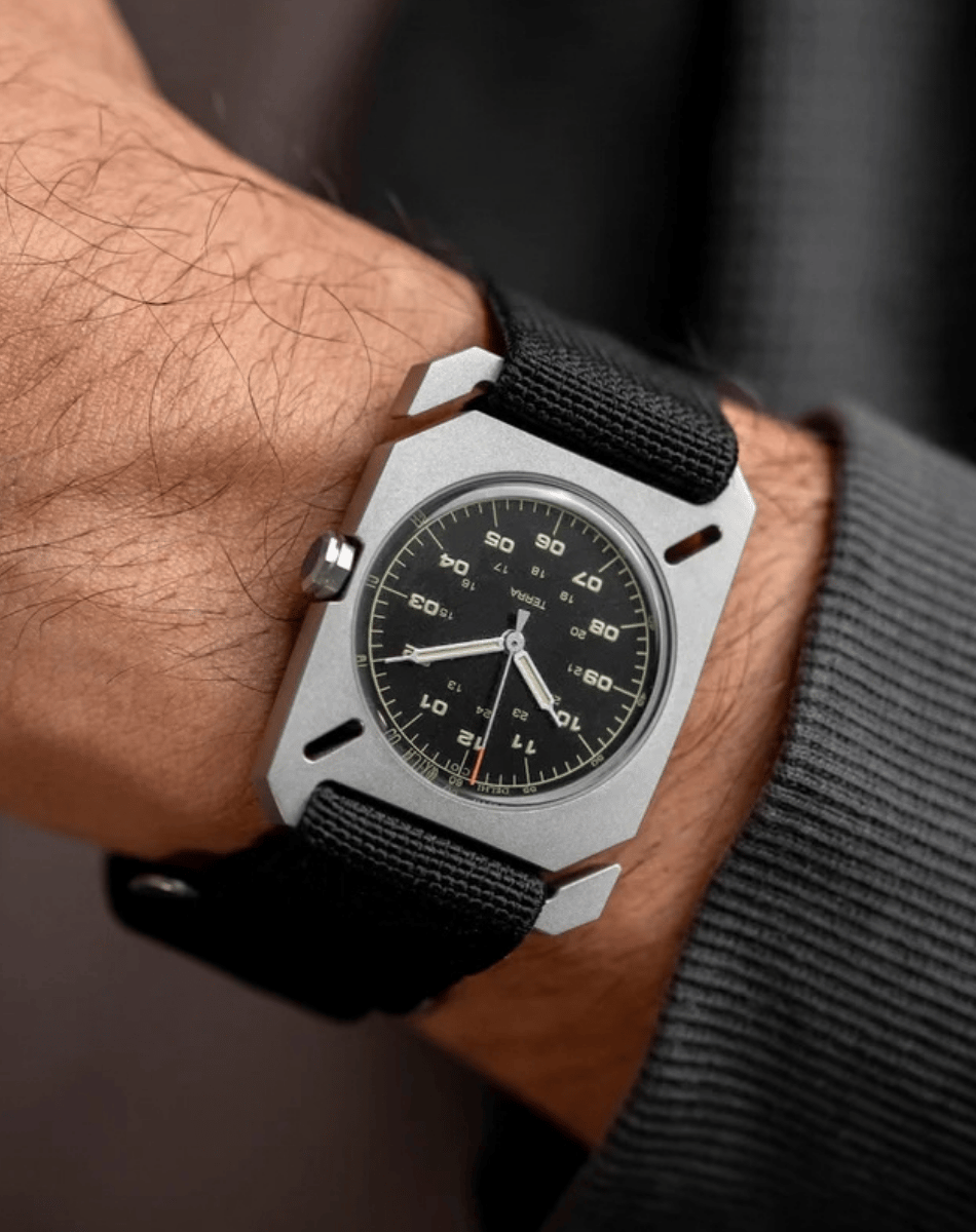 DWC – Terra, ausgefallene Quarzuhr aus Edelstahl in Form eines Karabiners
