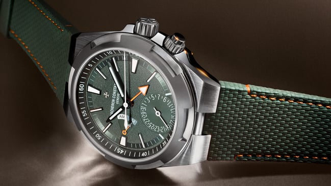 Vacheron Constantin Overseas Cardinal Points grün liegend