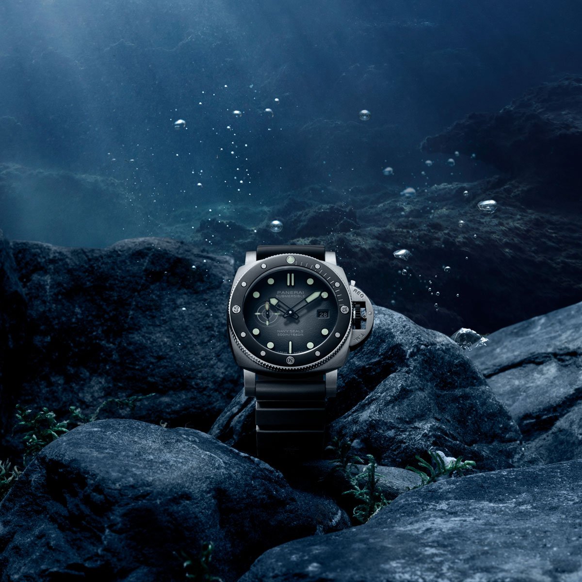 Die Panerai Submersible Navy Seals PAM01738 ist bis 500 m wasserdicht.