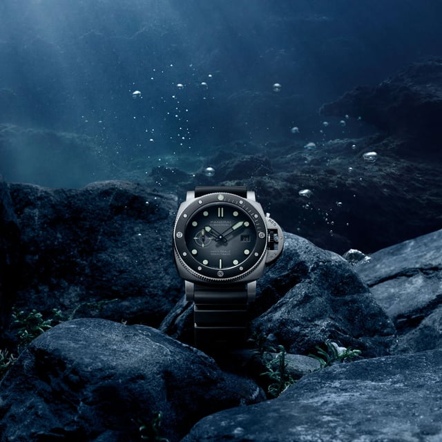 Die Panerai Submersible Navy Seals PAM01738 ist bis 500 m wasserdicht.