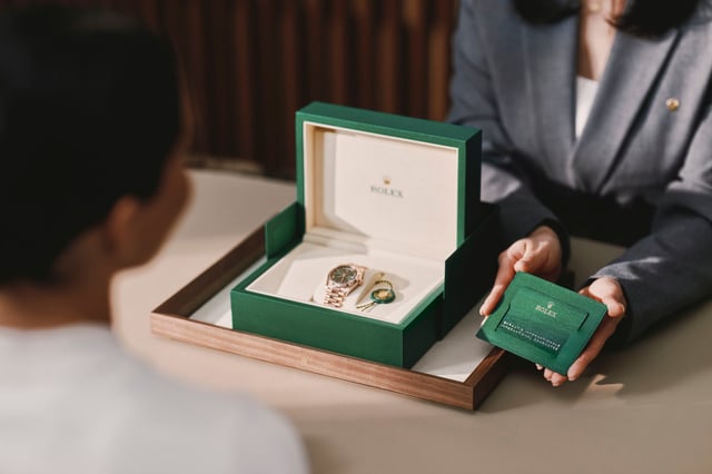 Rolex-Uhr nach Service mit Garantiekarte