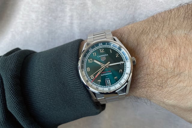 TAG Heuer: Carrera Date Twin-Time Wristshot