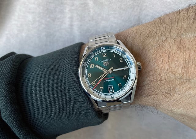 TAG Heuer: Carrera Date Twin-Time Wristshot