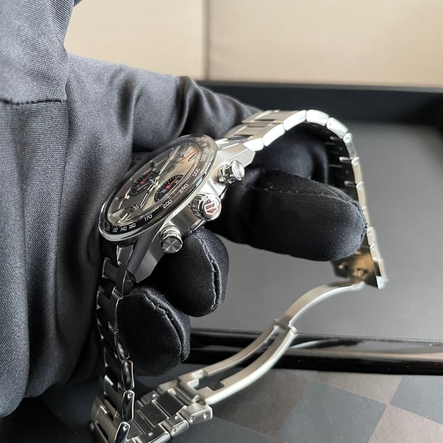 TAG Heuer Carrera Chronograph Panda Hands-On Drücker