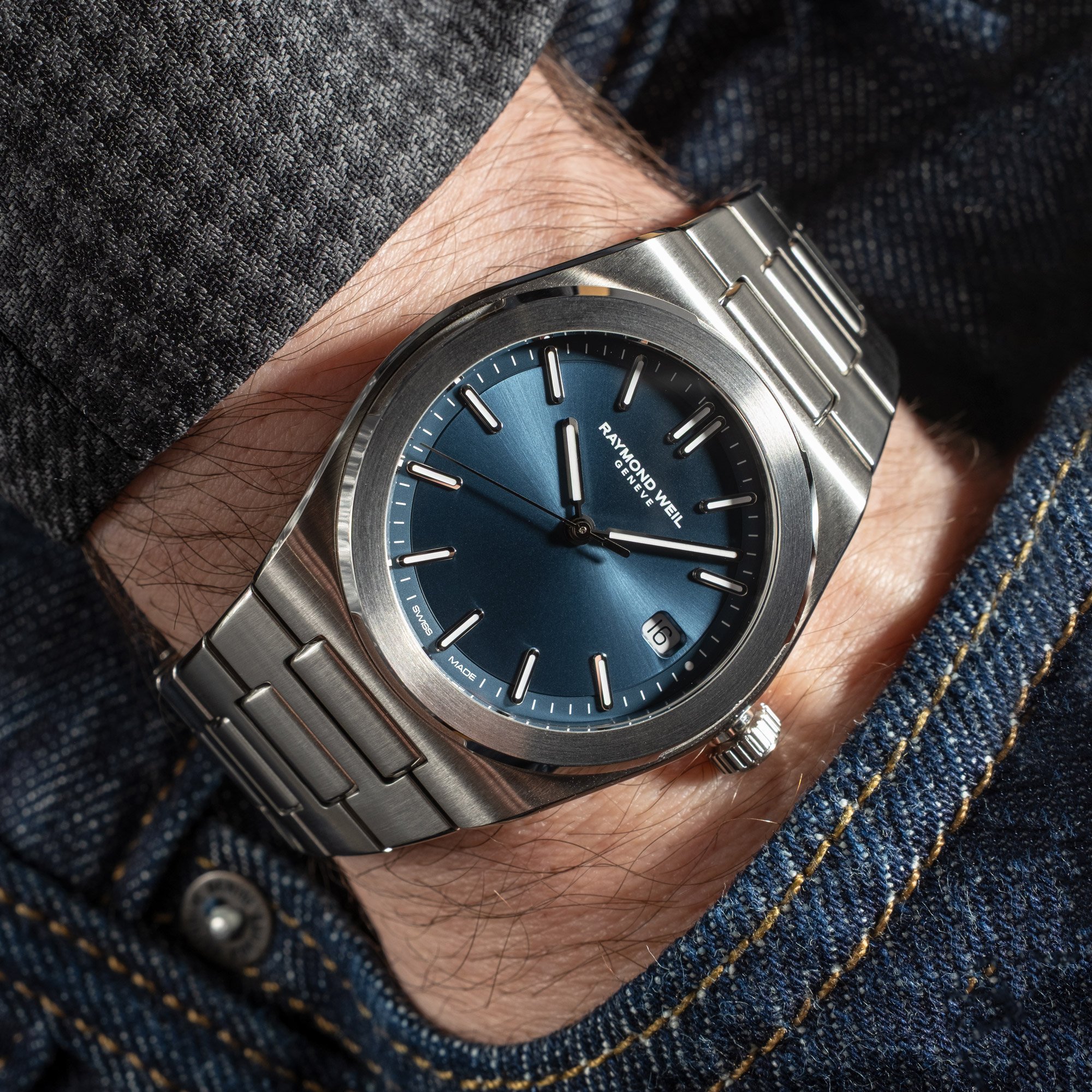 Raymond Weil A.R.T. Kollektion: blaues Zifferblatt, Wristshot Handgelenk