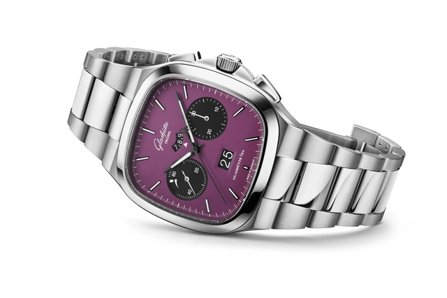 Glashütte Original: Seventies Chronograph Panoramadatum Plasma liegend