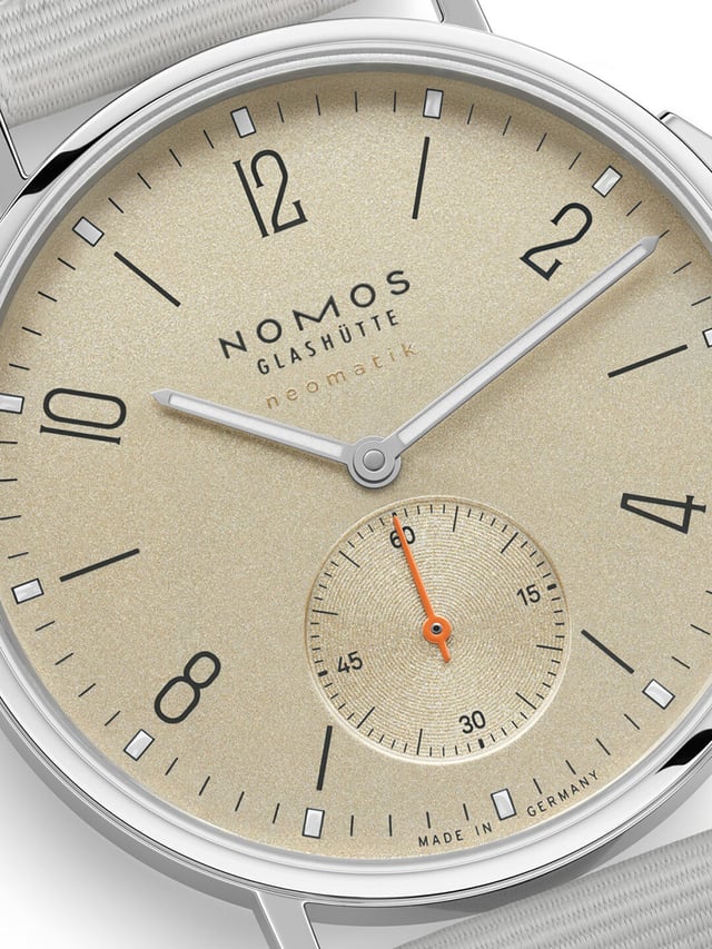 Nomos Glashuette Ahoi neomatik sand: Zifferblatt