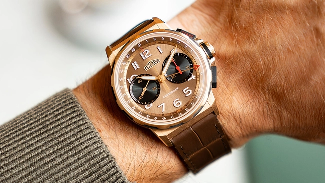 Angelus Chronodate Gold, Uhr am Handgelenk