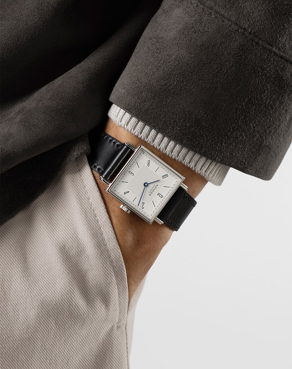 Nomos – Tetra 27, elegante quadratische Uhr mit Handaufzugskaliber