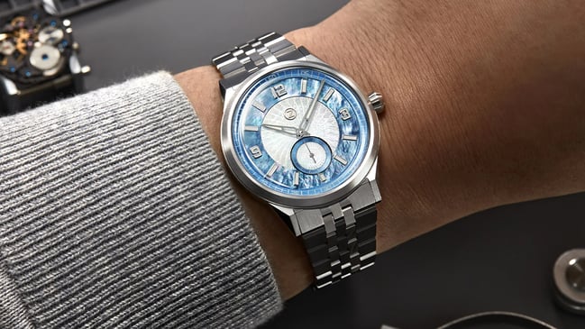 Zelos – Comet 39 MOP, elegante Uhr mit Handaufzugswerk und Perlmuttzifferblatt