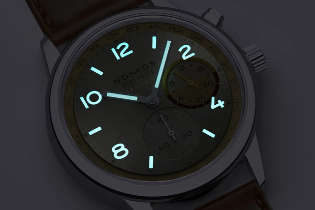 Nomos Glashütte: Club Sport neomatik Worldtimer Lume