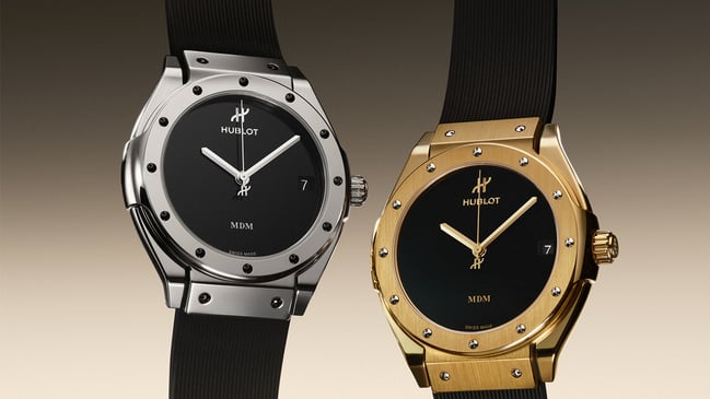 Hublot mit der Classic Fusion Tributo in Gelb- beziehungsweise Weißgold