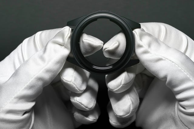 Rado-Comadur: Endkontrolle eines Captain-Cook-Gehäuses