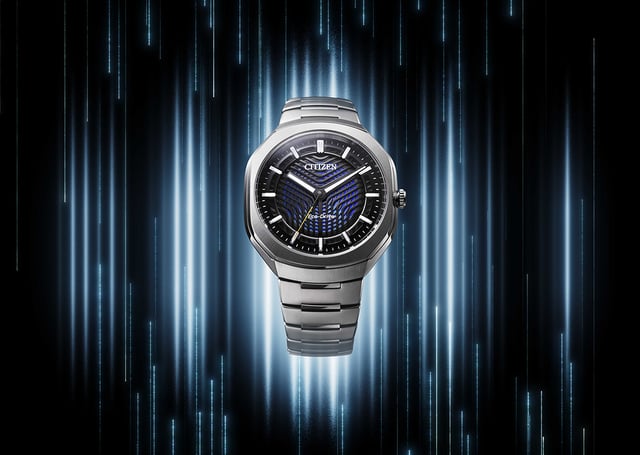 Citizen Eco Drive Photon, Ref. BJ6560-53W eine Uhr vor dunklem Hintergrund