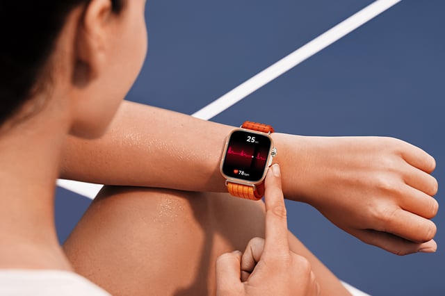 Huawei Watch Fit 5 Pro, Smartwatch mit Gesundheits- und Sportfunktionen und orangefarbenem Band