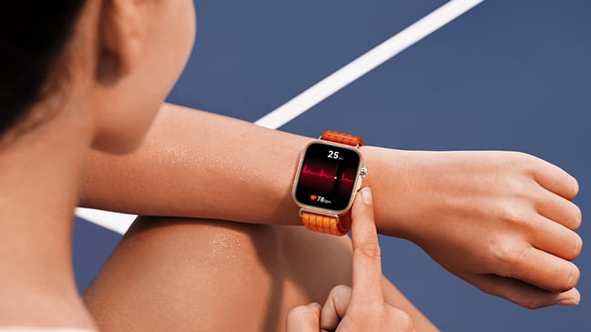 Huawei Watch Fit 5 Pro, Smartwatch mit Gesundheits- und Sportfunktionen und orangefarbenem Band
