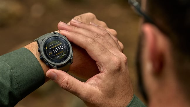 Garmin – Tactix 8 Cerakote, taktische Multisport-Smartwatch