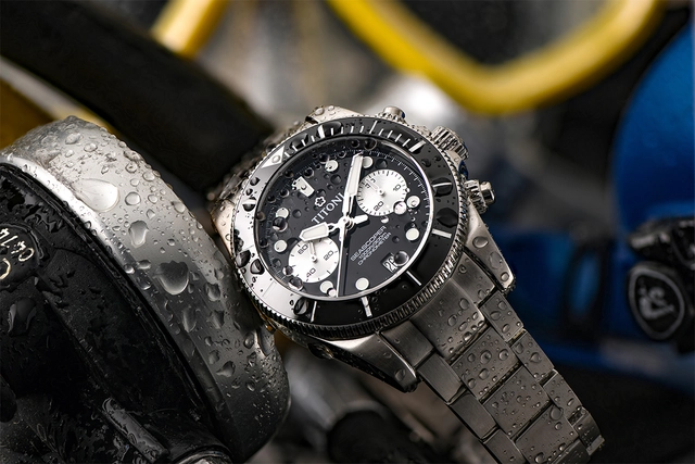 Titoni – Seascoper 300 Bi-Compax Chronograph, Chronograph aus Edelstahl