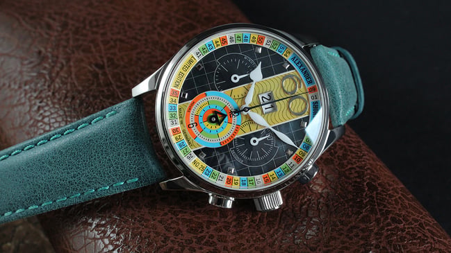 Alexander Shorokhoff Big Date MOP: bunte Uhr liegend