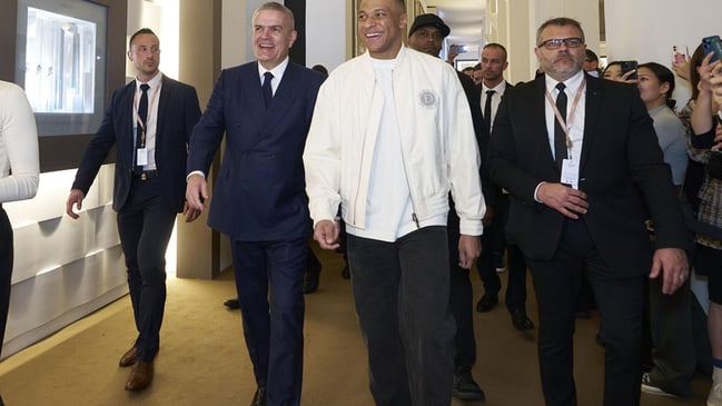 Hublot CEO Ricardo Gudalupe und Brand Ambassador Kylian Mbappé