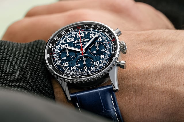 Breitling Navitimer B02 Chronograph 41 Cosmonaute Artemis II, Handgelenk