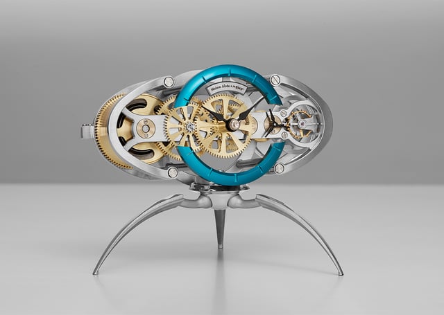 Maison Alcée x MB&F Nostromo, Tischuhr