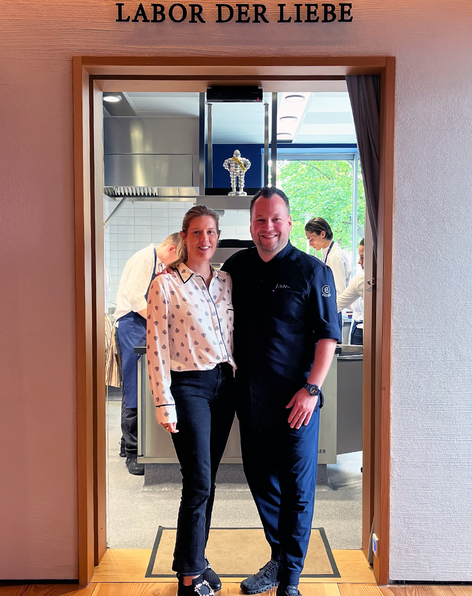 Sternekoch Jan Hartwig und WatchTime Head of Editorial Daniela Pusch