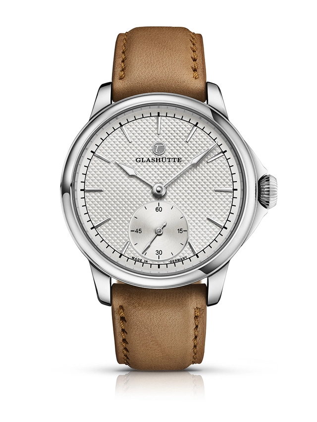 Tutima Patria, Referenz 6612-05, Uhr vor weißem Hintergrund