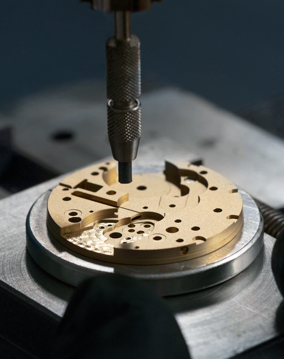 Manufakturkaliber der Redentore Utopia bei der Veredeung