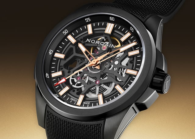 Norqain Independence Skeleton Titanium, Nahaufnahme Uhr