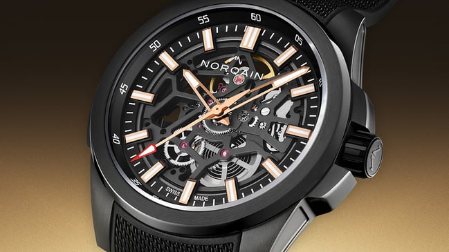 Norqain Independence Skeleton Titanium, Nahaufnahme Uhr