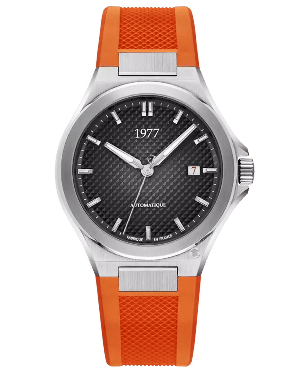 Die Arsène von Montres 1977 in Schwarz mit orangenem Kautschukband