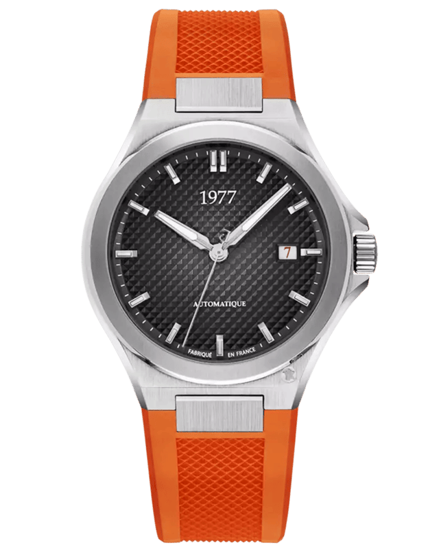 Die Arsène von Montres 1977 in Schwarz mit orangenem Kautschukband