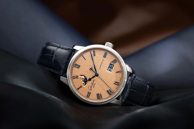 Glashütte Original: Senator Excellence Panoramadatum Mondphase