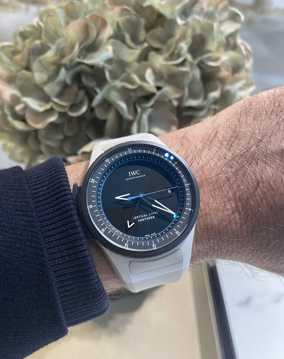 IWC: Pilot's Venturer Vertical Drive Wristshot hochkant