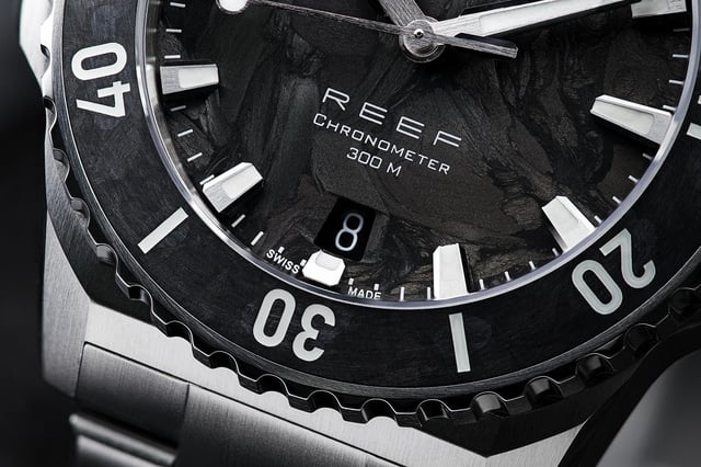 Formex Reef 39,5 mm Forged Carbon, Datumsanzeige 