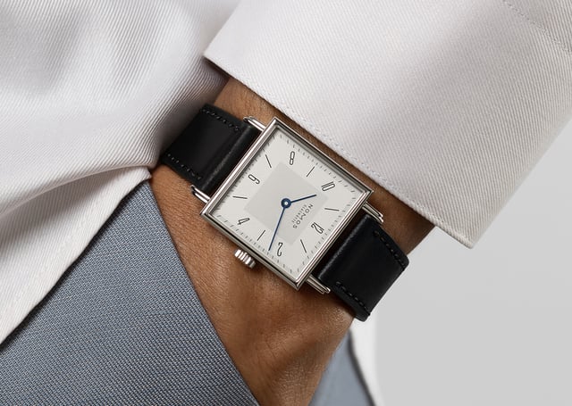 Nomos – Tetra 27, elegante quadratische Uhr mit Handaufzugskaliber