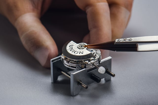 Union Glashütte: Setzen des Rotors