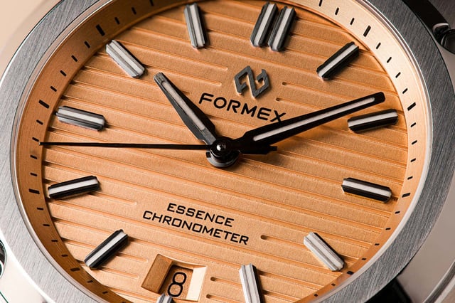 Formex Essence 39 mm Automatic COSC Radiant Bronze: Zifferblattansicht Detail